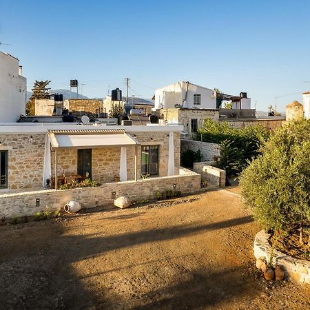 Papadia Luxury Apartments Pitsidia Exterior photo