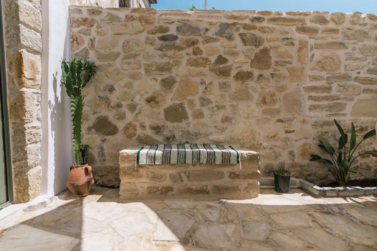 Papadia Luxury Apartments Pitsidia Exterior photo