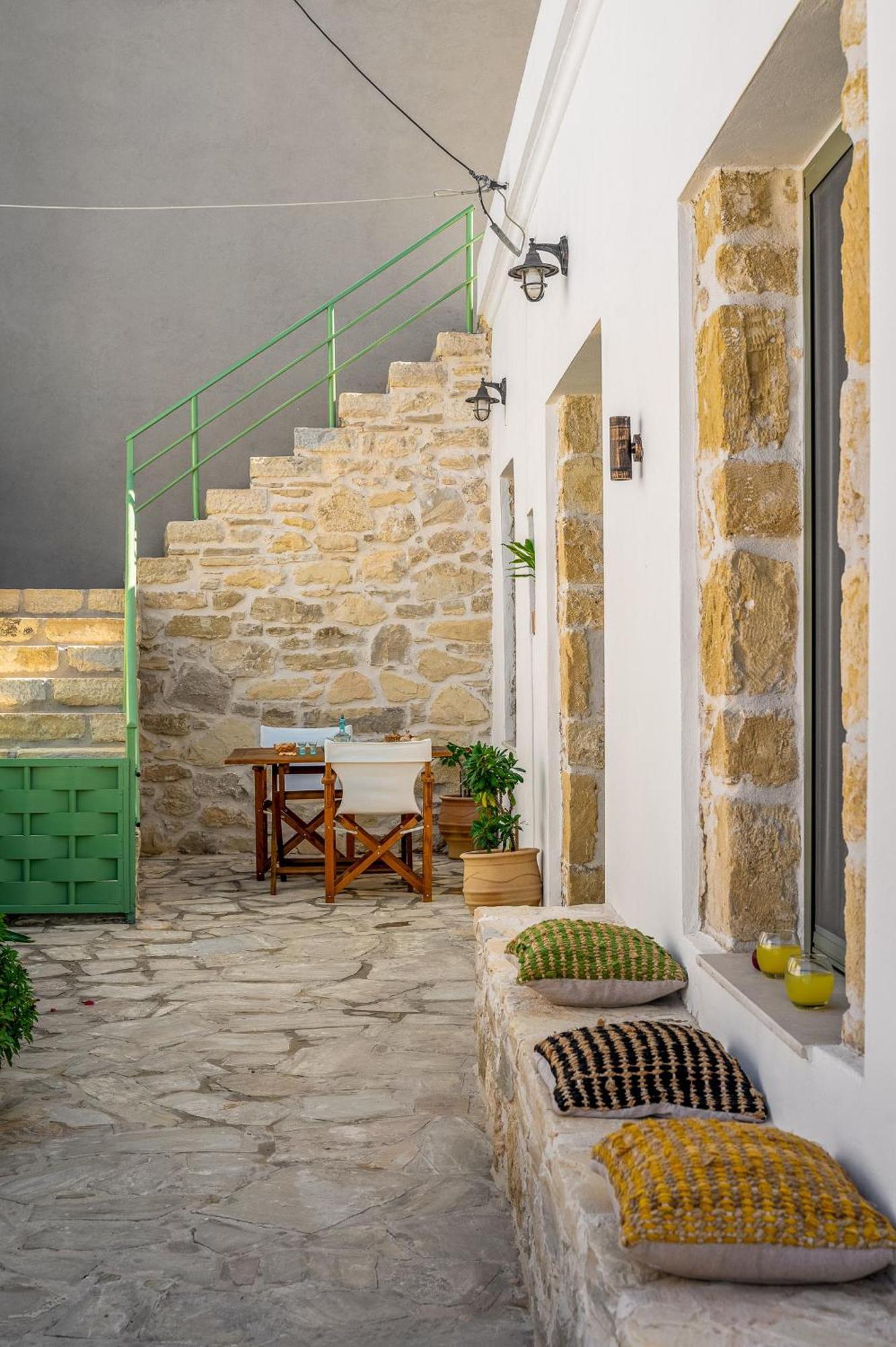 Papadia Luxury Apartments Pitsidia Exterior photo