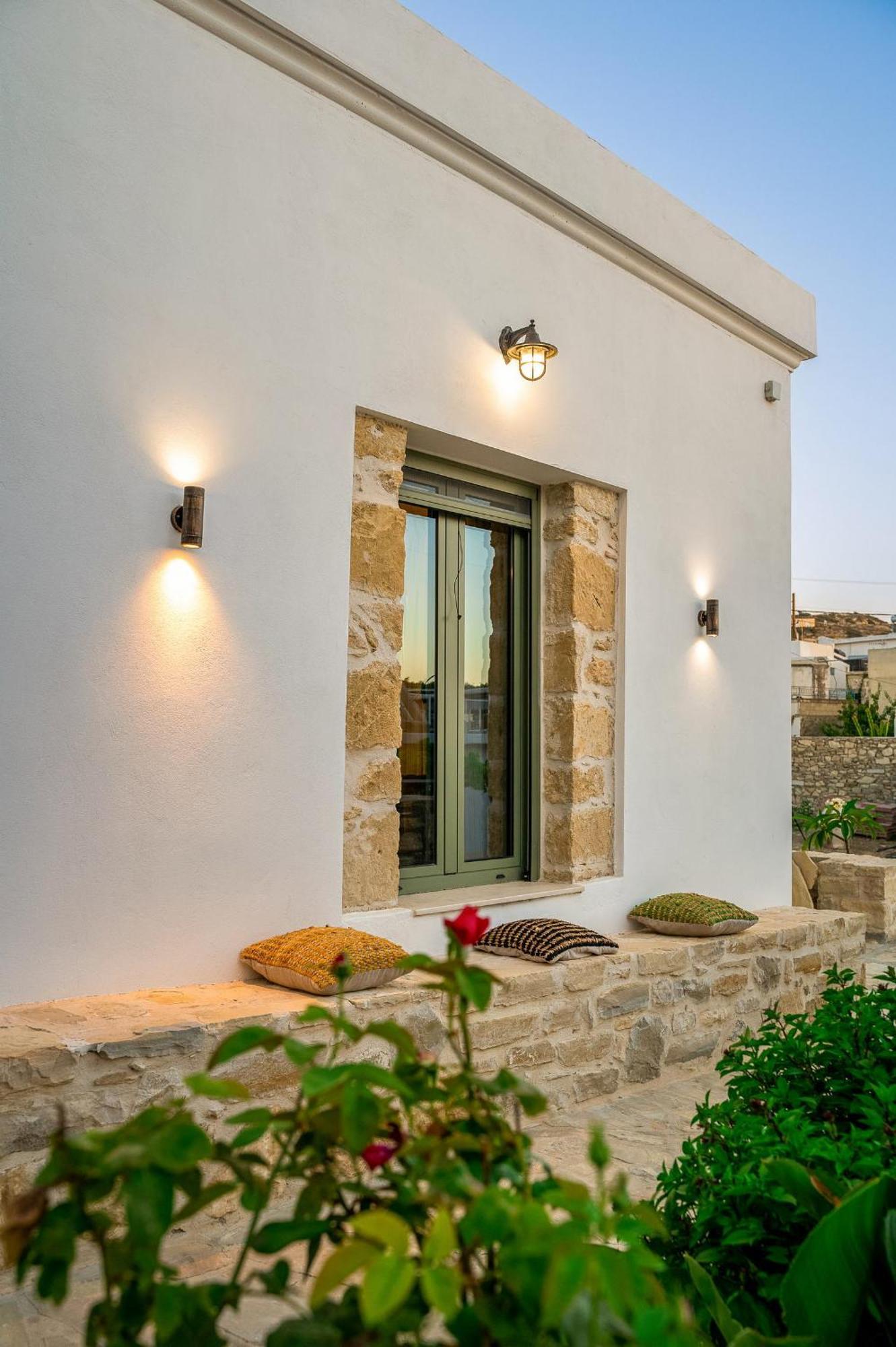 Papadia Luxury Apartments Pitsidia Exterior photo
