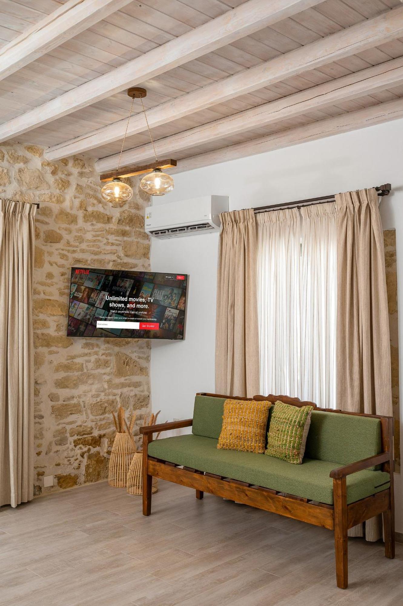 Papadia Luxury Apartments Pitsidia Exterior photo