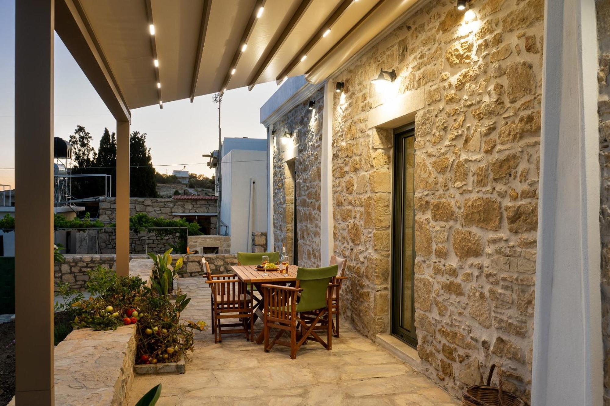 Papadia Luxury Apartments Pitsidia Exterior photo