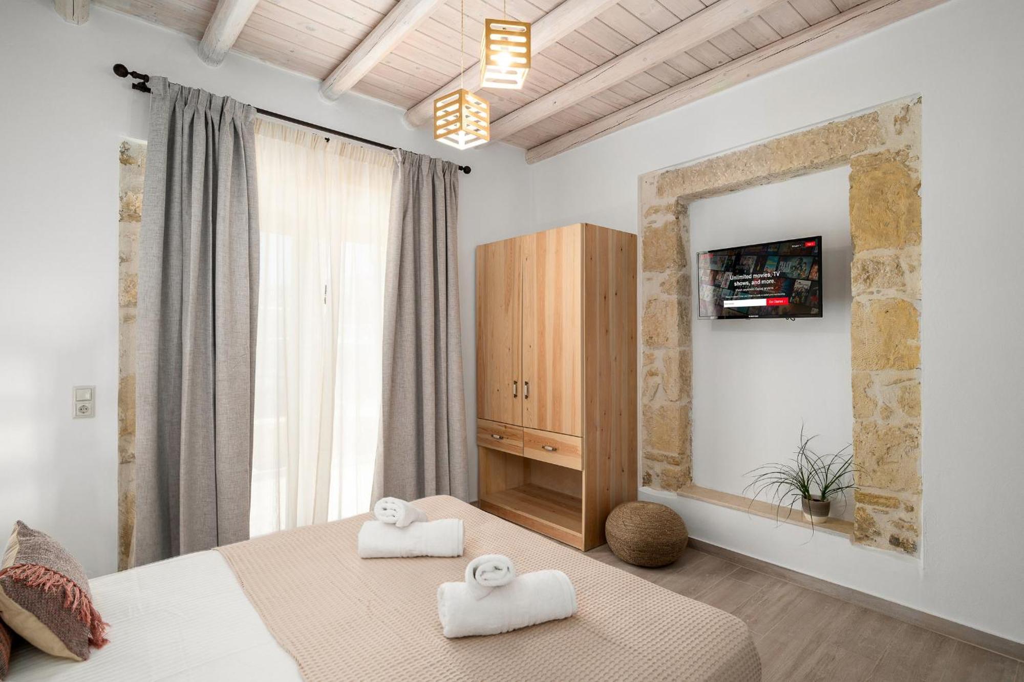 Papadia Luxury Apartments Pitsidia Exterior photo