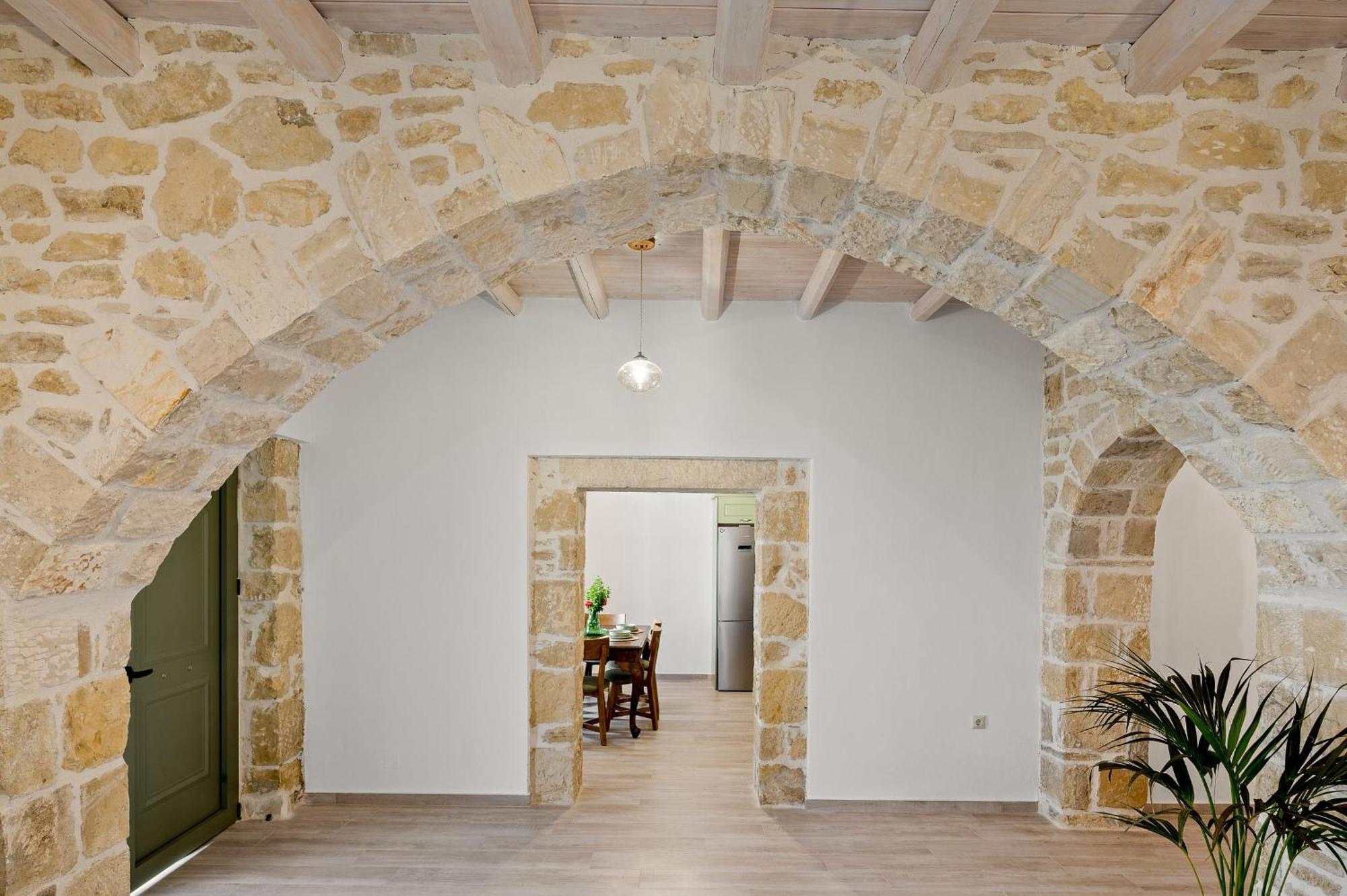 Papadia Luxury Apartments Pitsidia Exterior photo